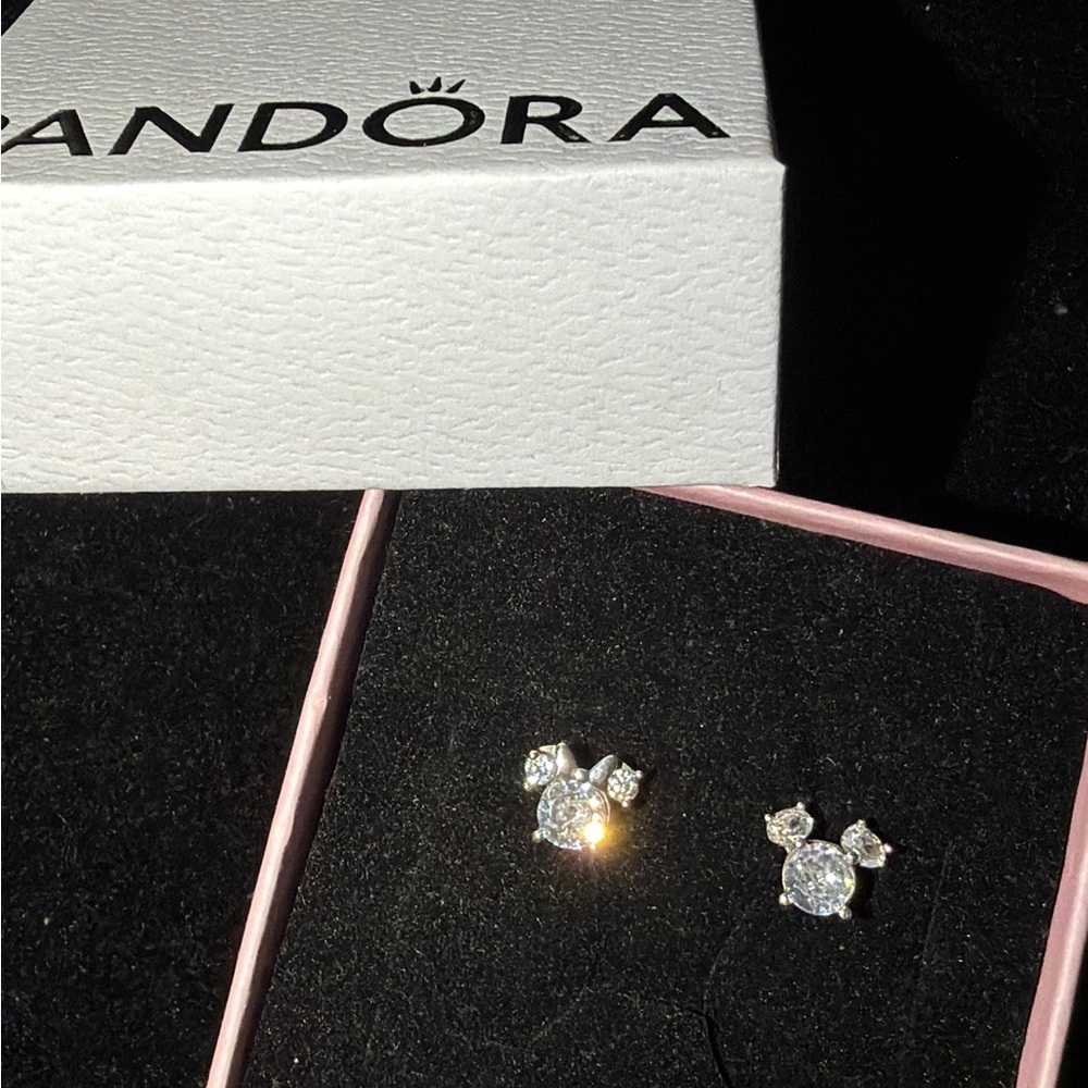 Disney Mickey Mouse & Minnie Mouse
Sparkling Stud Earrings